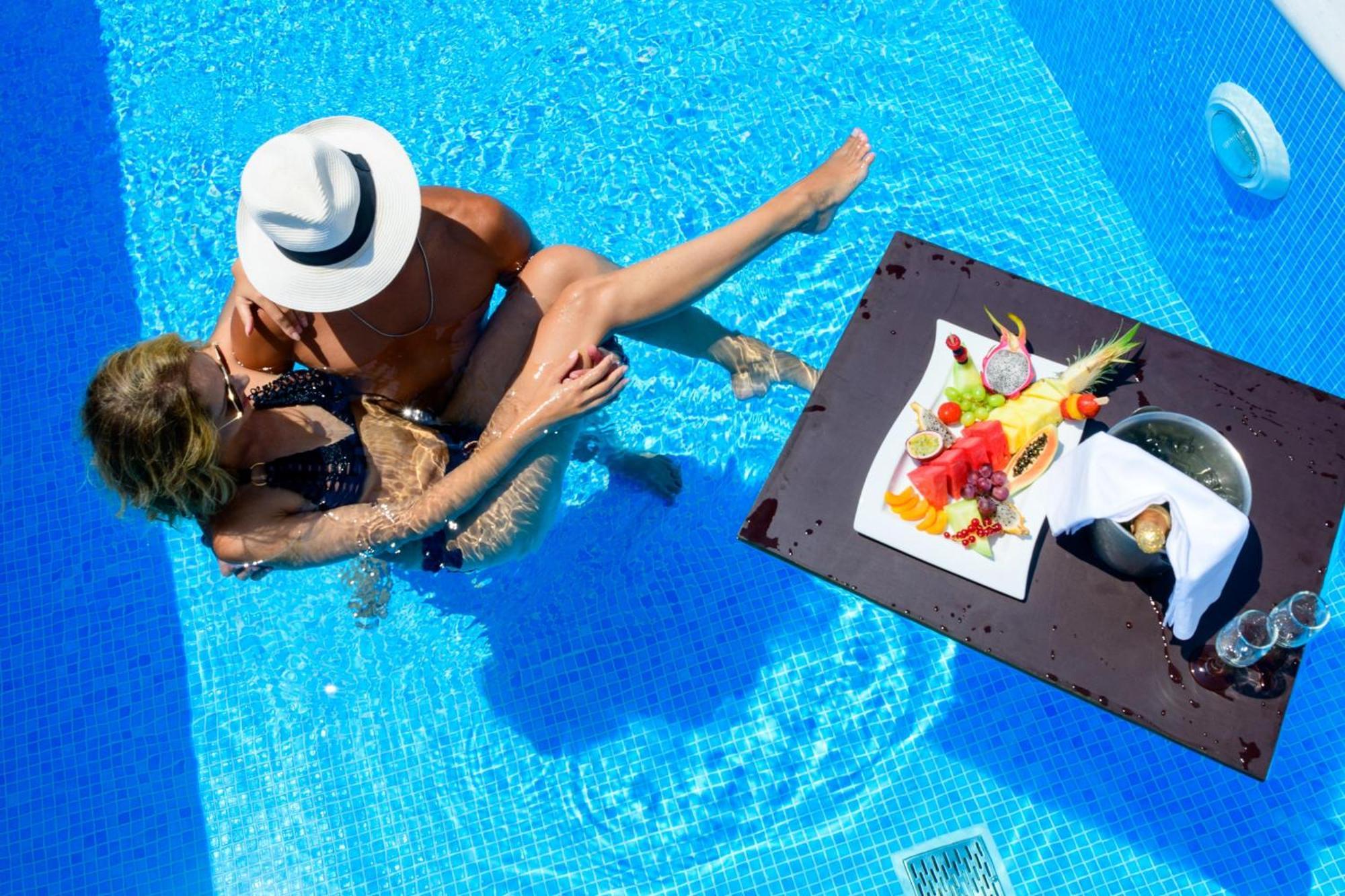 Alexander Beach Hotel & Village Resort Малиа Екстериор снимка