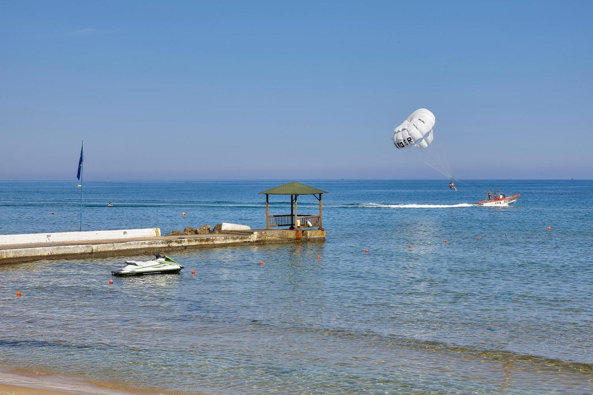 Alexander Beach Hotel & Village Resort Малиа Екстериор снимка