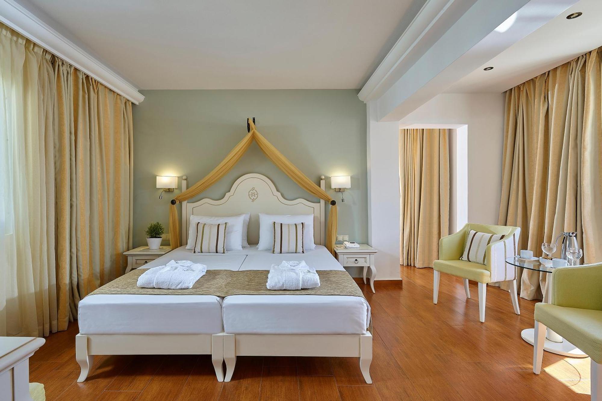 Alexander Beach Hotel & Village Resort Малиа Екстериор снимка