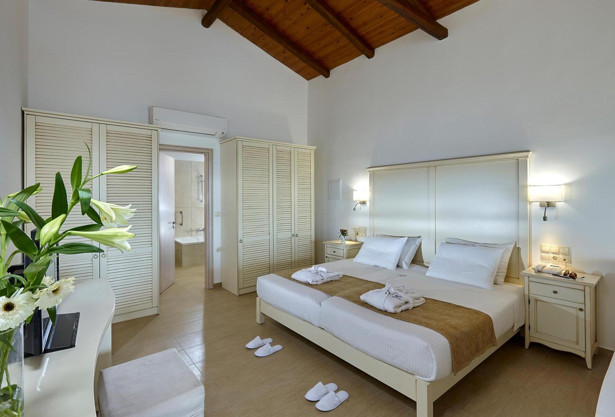 Alexander Beach Hotel & Village Resort Малиа Екстериор снимка